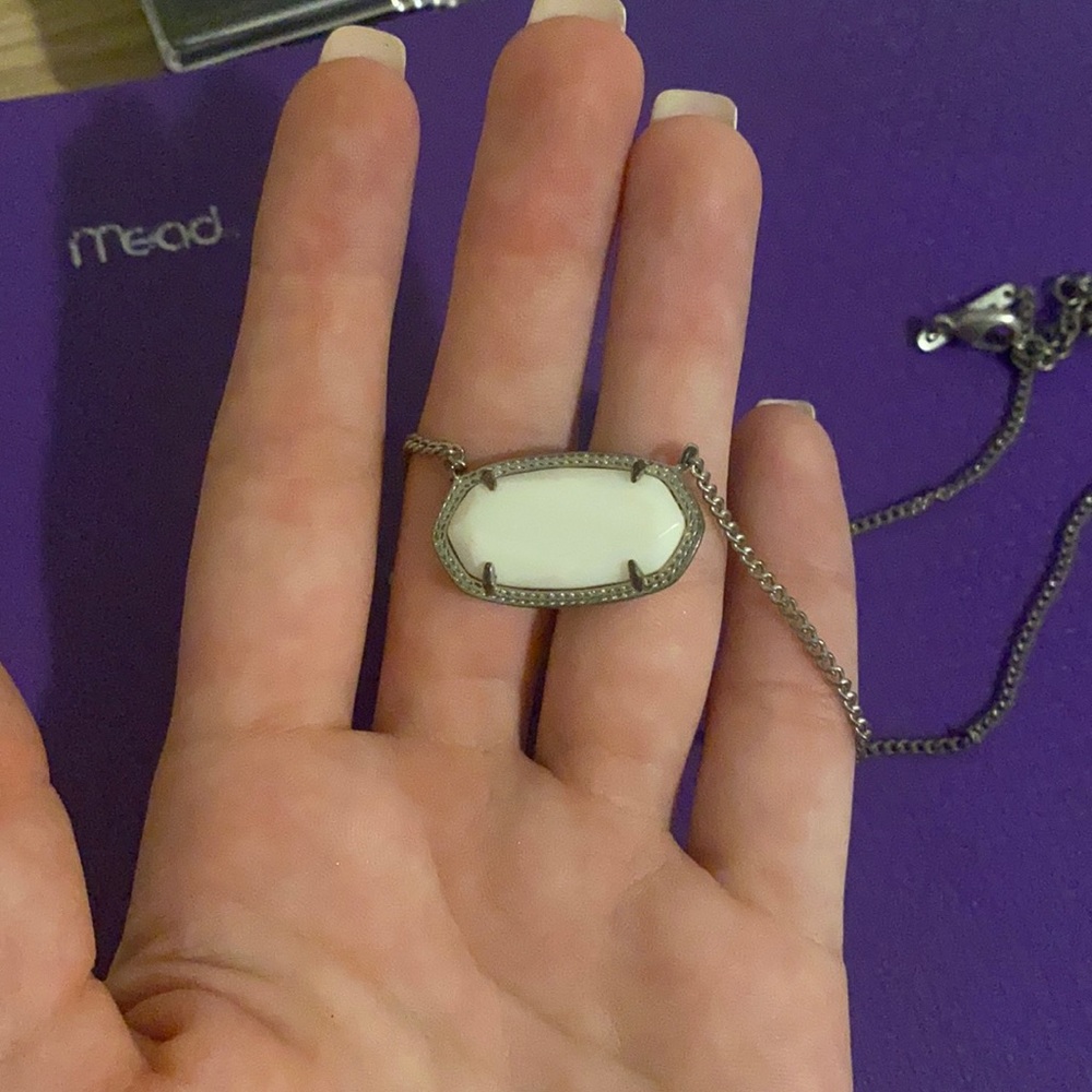 Kendra Scott necklace